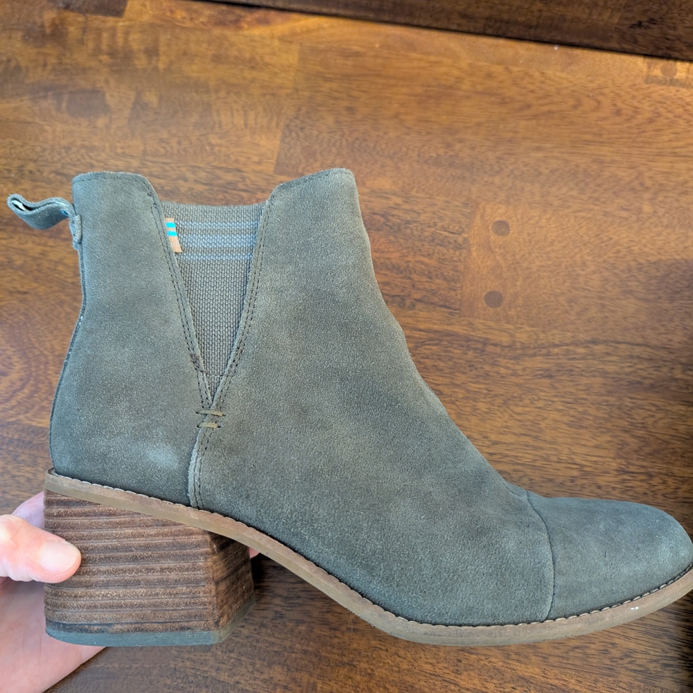 Toms Green Ankle Boots Sleek Suede Design